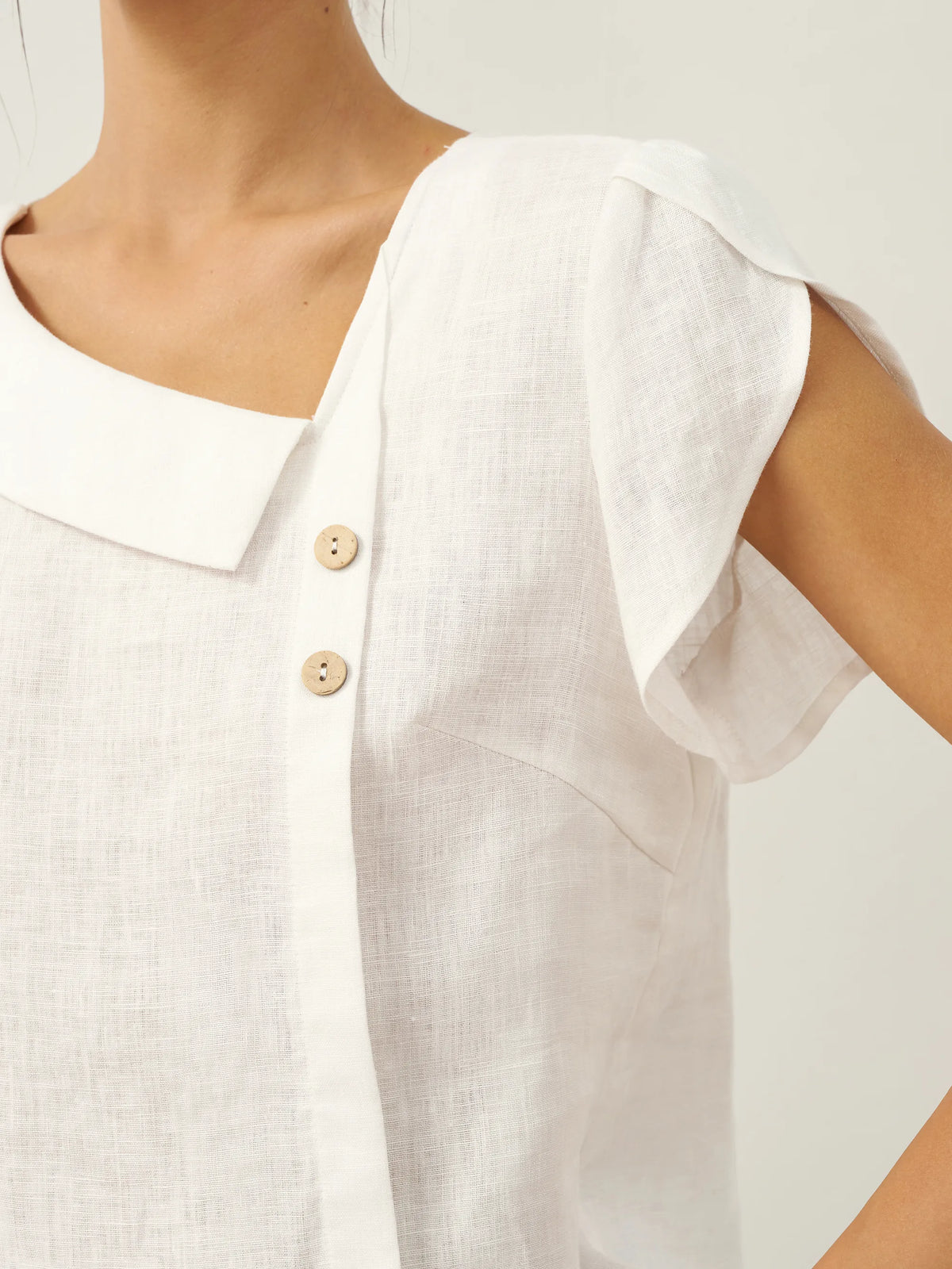 100% Linen Crescent Collar Flutter Sleeve Top FARA